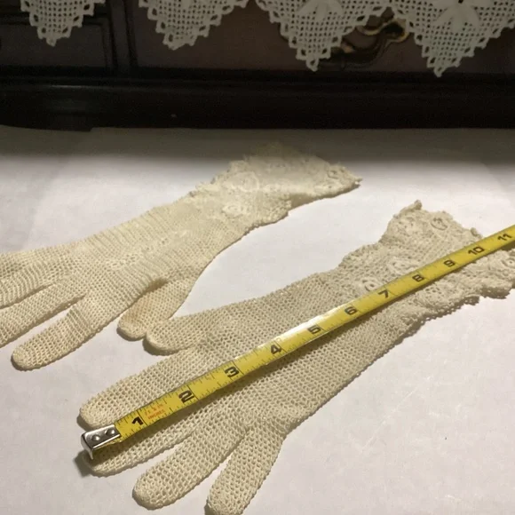 Victorian vintage crochet gloves   Longer style - Picture 2 of 10